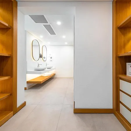 The Norm Collection Door'a Bodrum Torba